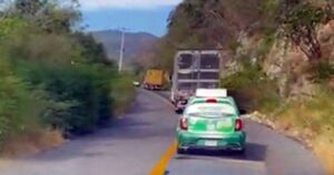 Lee más sobre el artículo Automovilistas denuncian que transporte pesado invade rutas alternas y pone en riesgo a conductores
