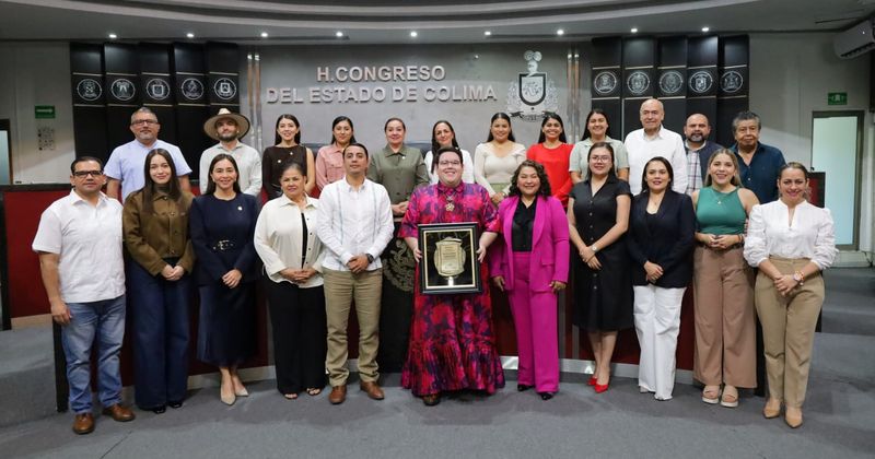 En este momento estás viendo Congreso del Estado reconoce al diseñador colimense Carlos Pineda