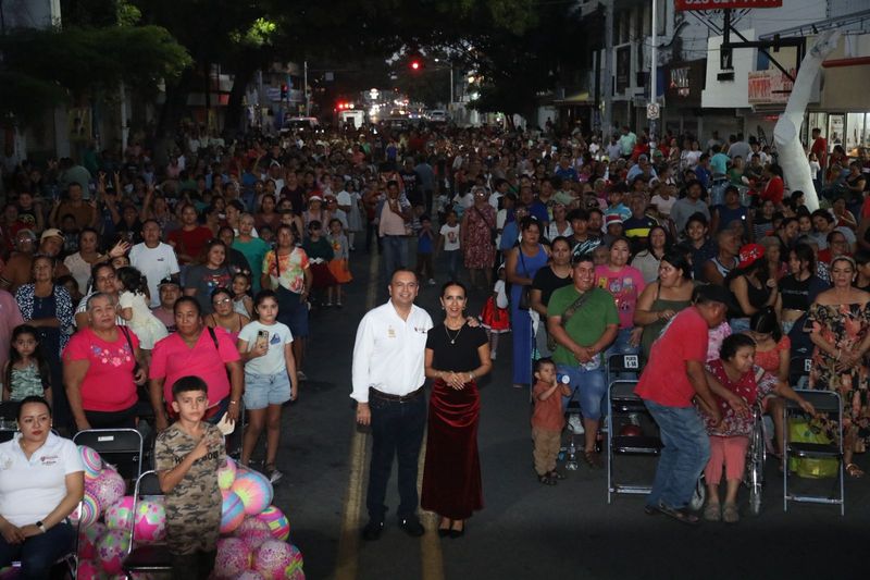 En este momento estás viendo Con gran éxito se realizó la Posada Navideña 2025 en el centro de Tecomán