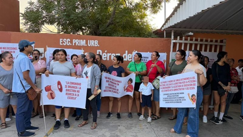 En este momento estás viendo Padres de familia exigen relevo de directora en la primaria María Concepción Farías por presuntos abusos
