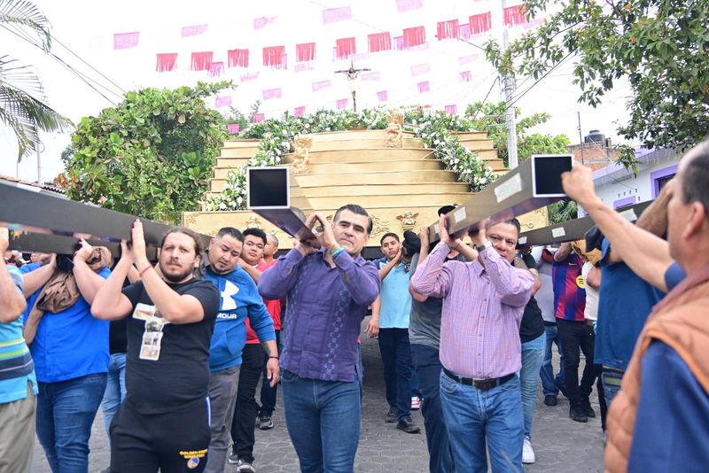 En este momento estás viendo Riult Rivera acompaña la tradicional entrada del Señor de la Expiración en Lo de Villa