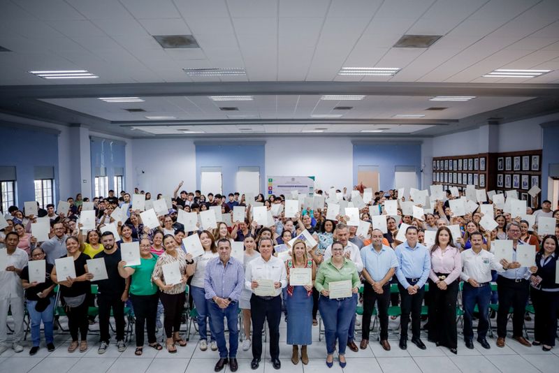 En este momento estás viendo UdeC fortalece la formación integral con programa para padres del Bachillerato 25