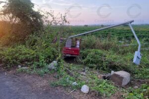 Lee más sobre el artículo Tecomán: volcadura deja 13 lesionados, 10 de ellos menores de edad