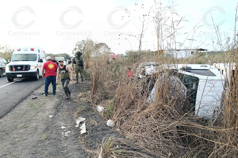En este momento estás viendo Volcadura en el tramo Cerro de Ortega – Tecomán deja dos lesionados; uno grave