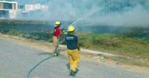 Lee más sobre el artículo Lluvias recientes ayudan a disminuir incendios de pastizales en Tecomán: Bomberos