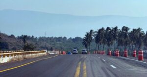 Lee más sobre el artículo Automovilistas denuncian ‘topes’ peligrosos en tramo Armería–Tecomán