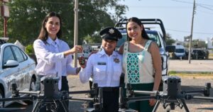 Lee más sobre el artículo Refuerzan la seguridad en Manzanillo: Rosi Bayardo entrega patrullas y equipamiento a la Policía Municipal