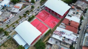 Lee más sobre el artículo Rosi Bayardo rescata las canchas deportivas Padre Hidalgo en La Pedregoza, Centro