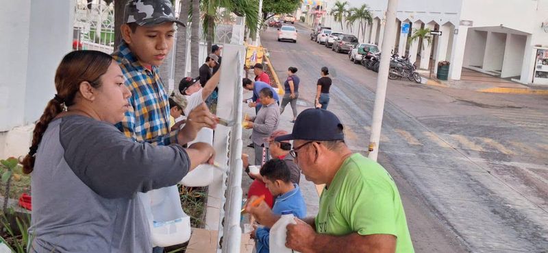 En este momento estás viendo Realizan labores de mantenimiento en templo de Tecomán