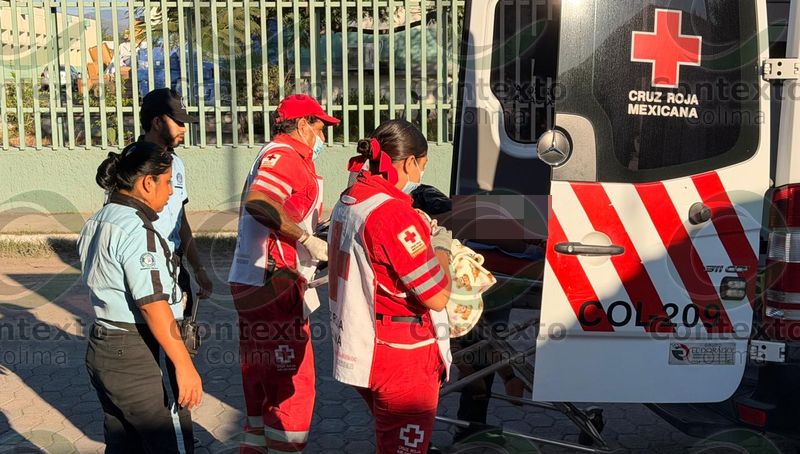 En este momento estás viendo Joven da a luz en albergue frente al Hospital General de Tecomán tras no recibir atención médica