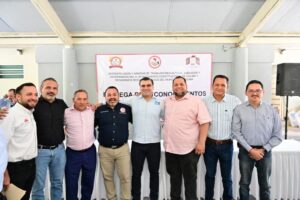 Lee más sobre el artículo Riult Rivera reconoce trayectoria y compromiso de trabajadores del Ayuntamiento de Colima