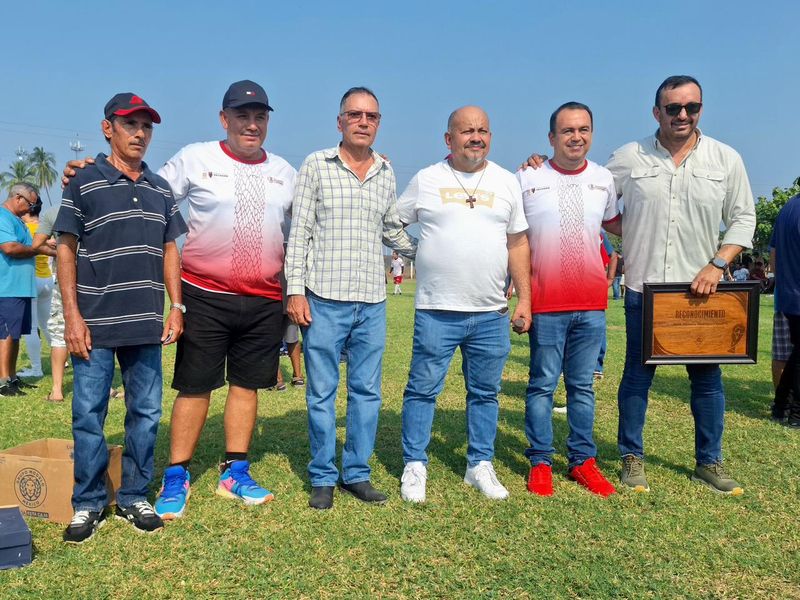 En este momento estás viendo Cruz Méndez reconoce al Deportivo Armería