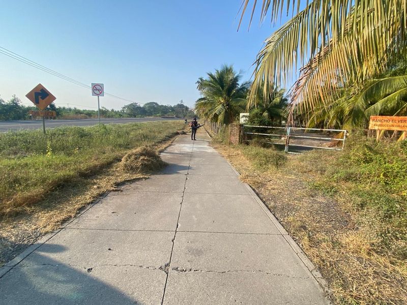 En este momento estás viendo Gobierno de Tecomán realiza limpieza integral en la ciclovía rumbo a Pascuales