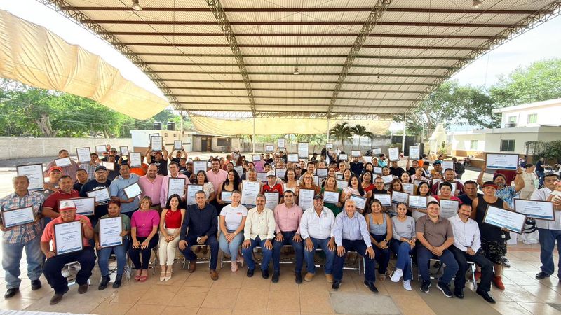 En este momento estás viendo Riult Rivera reconoce trayectoria laboral de trabajadores del Ayuntamiento de Colima