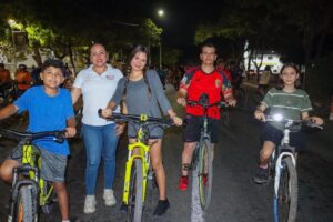 Lee más sobre el artículo Realizan el primer Bicipaseo Familiar Nocturno del 2026 en Tecomán