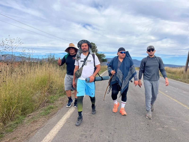 En este momento estás viendo Peregrinos continúan caminata de fe hacia Tecomán