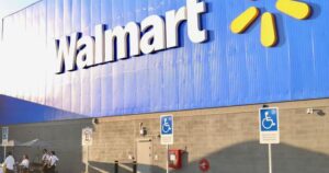 Lee más sobre el artículo Roban pertenencias de un vehículo en estacionamiento de Walmart Tecomán