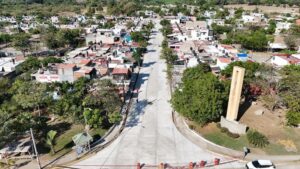 Lee más sobre el artículo Rosi Bayardo supervisa avance de nueva calle con concreto hidráulico en La Floresta