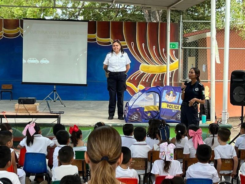 En este momento estás viendo Actividades en escuelas de Tecomán incluyen trabajo en emociones y autoestima