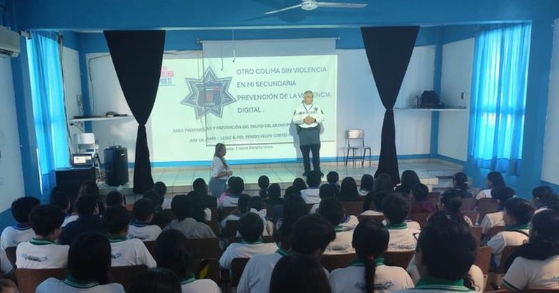En este momento estás viendo Capacitan a estudiantes de secundaria en Colima para prevenir la violencia digital