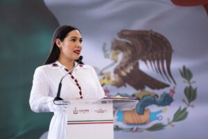 Lee más sobre el artículo Preside gobernadora la ceremonia de izamiento en el Día de la Bandera