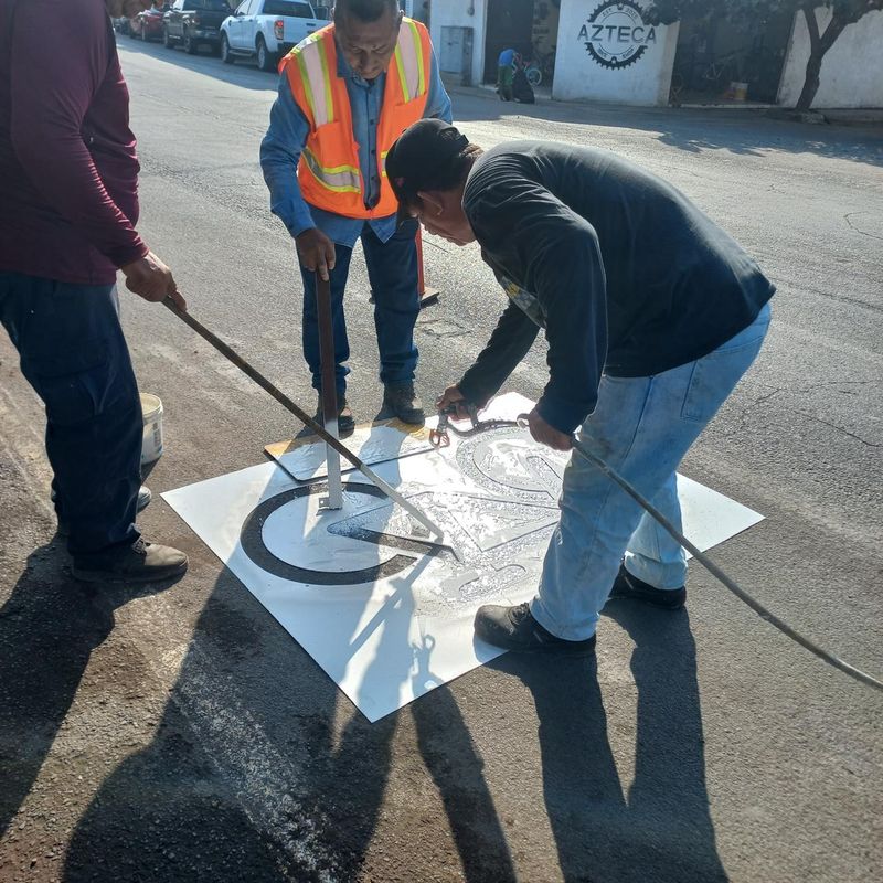 En este momento estás viendo Avanza impulso a la movilidad ciclista en Tecomán: ya pintan tramo de ciclovía
