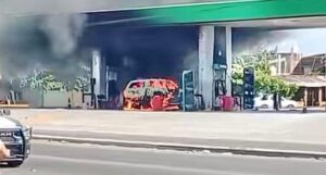 Lee más sobre el artículo Bomberos esperan condiciones seguras para atender incendios en hechos violentos