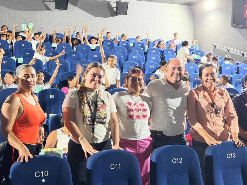 En este momento estás viendo Coliman y Fundación Cinépolis llevan al cine a niños migrantes de Cerro de Ortega