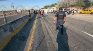 Lee más sobre el artículo Bloquean la autopista Colima–Manzanillo; señalan a Pavicar y Petrotekno por adeudos salariales