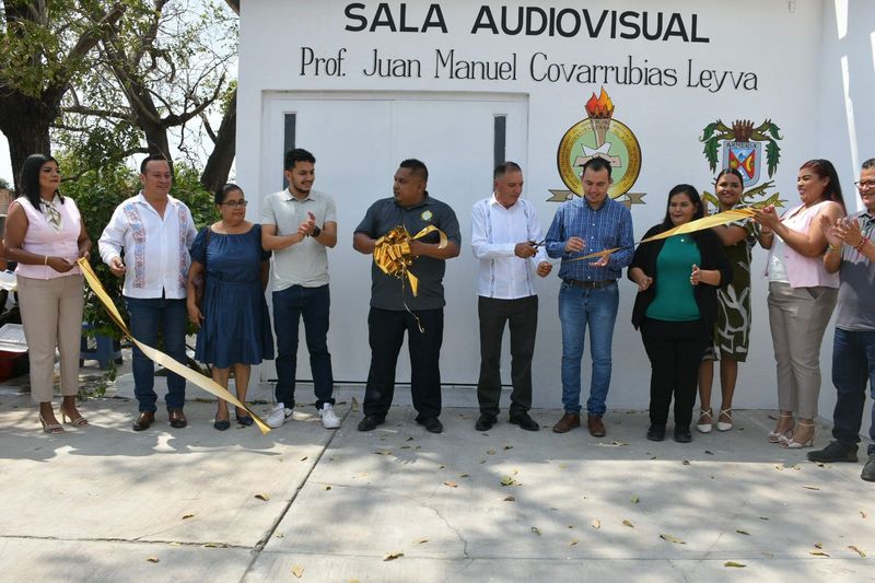En este momento estás viendo Reinaugura Cruz Méndez la Sala Audiovisual “Juan Manuel Covarrubias” en Armería