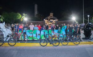 Lee más sobre el artículo Gran participación en el Bicipaseo Familiar Nocturno de Tecomán