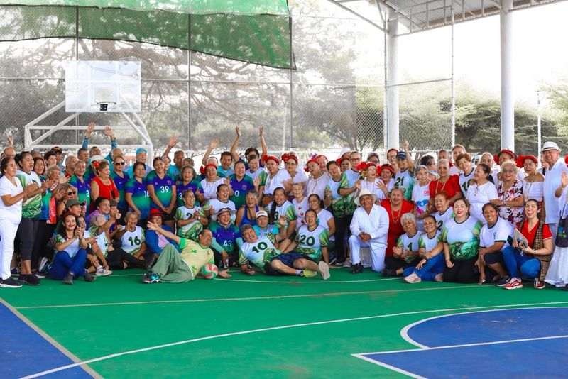 En este momento estás viendo DIF Tecomán promueve bienestar de adultos mayores con jornada deportiva y cultural