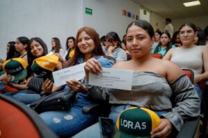 Lee más sobre el artículo Entregan Becas Kiosko-UdeC a 50 universitarias y abren nuevo espacio en Coquimatlán