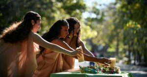 Lee más sobre el artículo UdeC inaugura actividades del 8M con la obra “Encendamos luciérnagas”