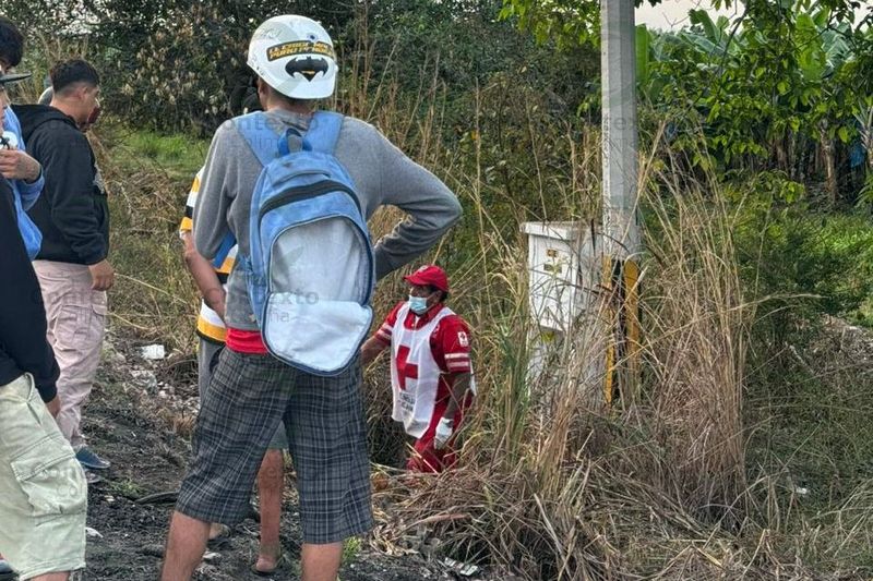 En este momento estás viendo Un muerto y un herido tras choque de motocicleta contra árbol en la carretera Tecomán – Cerro de Ortega