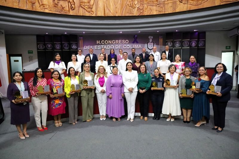 En este momento estás viendo Congreso de Colima reconoce a cinco universitarias por su trayectoria
