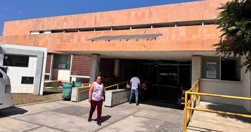 En este momento estás viendo Denuncian afectaciones a derechohabientes del IMSS por cambio en transporte a Colima