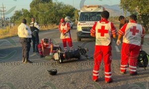Lee más sobre el artículo Dos heridos tras choque entre motocicleta y camioneta en el libramiento Rubén Tello