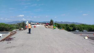 Lee más sobre el artículo Buenas noticias para salineros y turismo: reanudan obra del Puente Salinero en Cuyutlán
