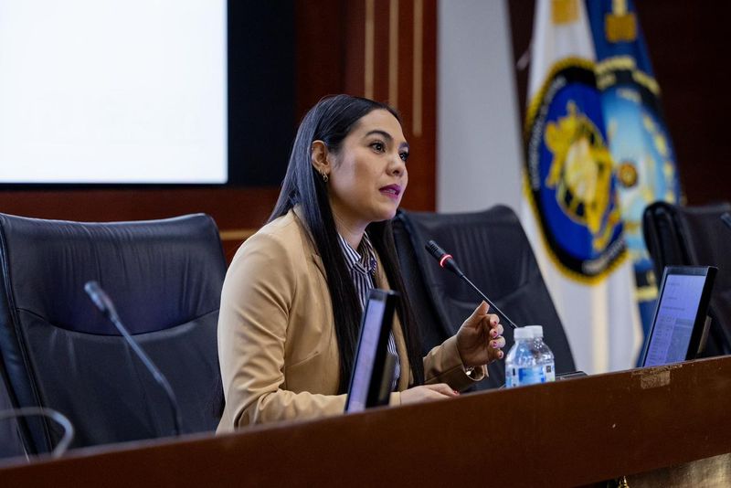 En este momento estás viendo Gobernadora imparte conferencia sobre situación política, económica y social del estado en el Cesnav