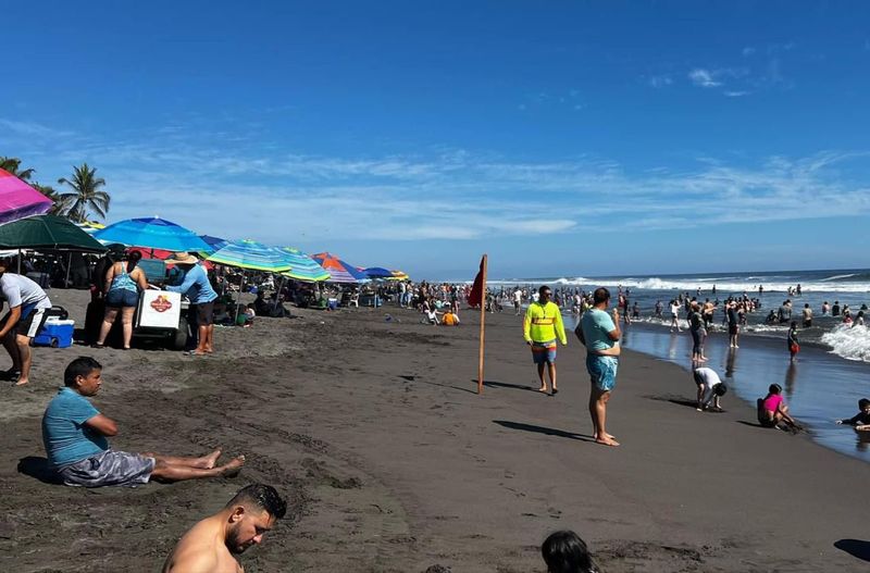 En este momento estás viendo Hasta 28 guardavidas vigilarán playas de Tecomán en Semana Santa