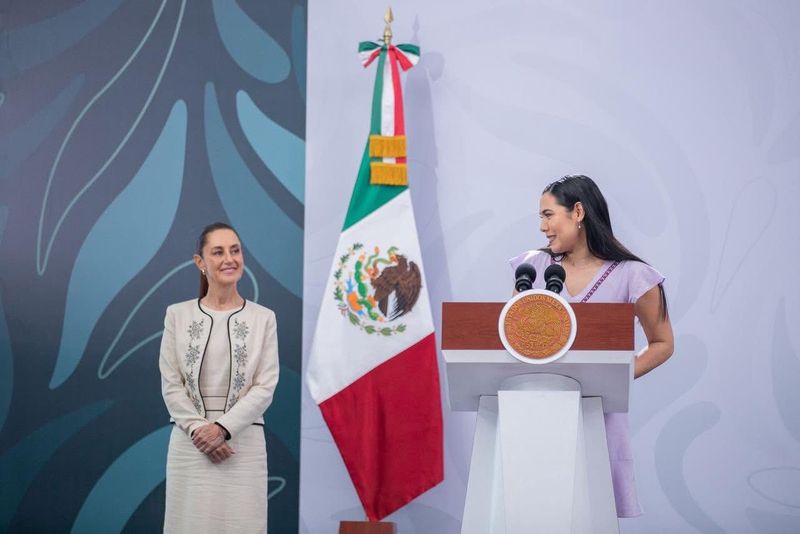 En este momento estás viendo Respaldo del Gobierno de México se ve en todo Colima: Indira Vizcaíno en ‘La Mañanera’ con la Presidenta desde Manzanillo