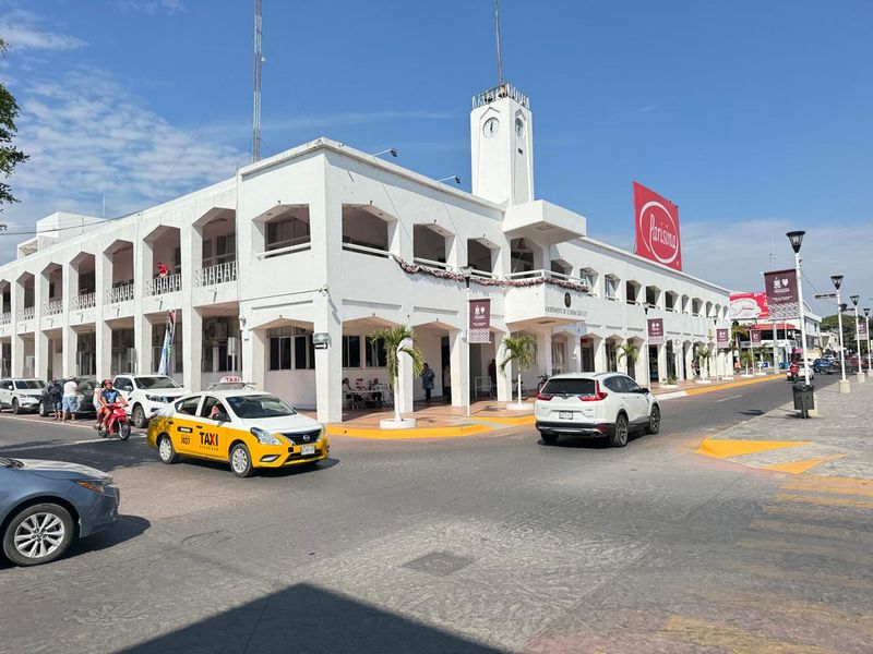En este momento estás viendo Taxistas de Tecomán refuerzan comunicación para prevenir asaltos y proteger a operadores