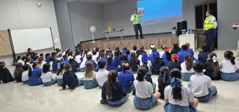 En este momento estás viendo Policía Municipal promueve cultura vial entre estudiantes del Colegio Anáhuac