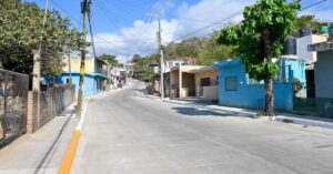 Lee más sobre el artículo Rosi Bayardo inaugura calle Pedro Núñez; tenía 40 años sin ser atendida