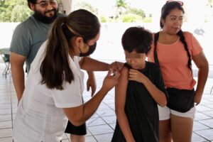 Lee más sobre el artículo Salud Colima instalará macrocentro de vacunación contra el sarampión en la unidad ‘Gil Cabrera’ en Villa de Álvarez