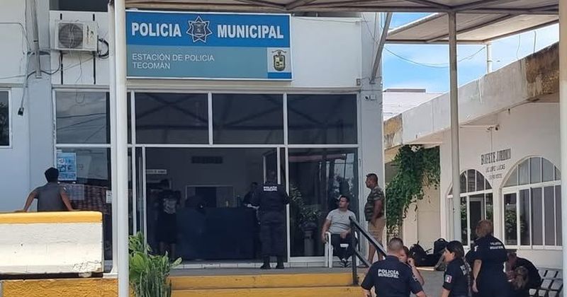 En este momento estás viendo Sujeto desarma a policía y desata balacera en Seguridad Pública de Tecomán