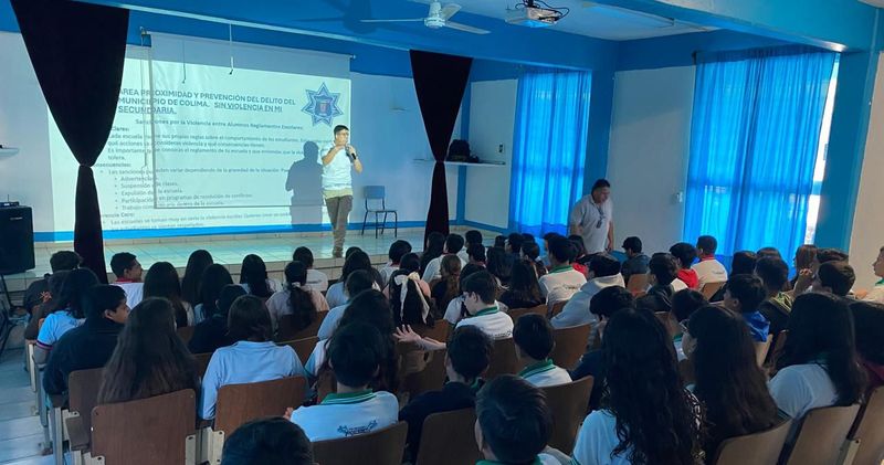 En este momento estás viendo Policía Municipal de Colima refuerza prevención de violencia digital en secundarias
