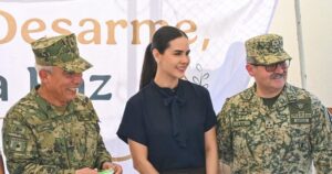 Lee más sobre el artículo Rosi Bayardo participa en arranque de campaña de canje de armas en Manzanillo