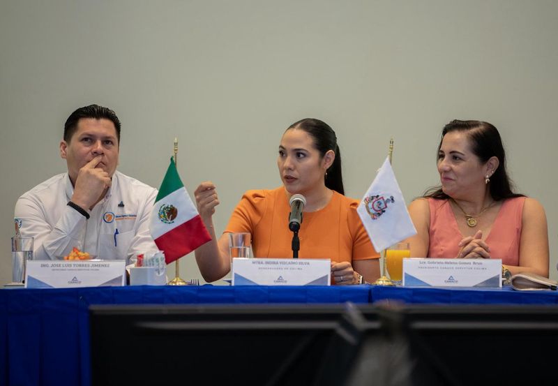 En este momento estás viendo Indira Vizcaíno expone ante Canaco Servytur los avances y retos de su Gobierno